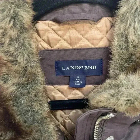 LANDS’ END Women’s Lined Coat w/ Fur Collar - Picture 4 of 12